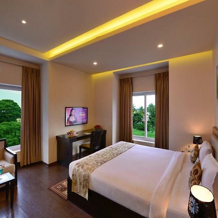 Hotel Royal Ritis Shimoga Esterno foto