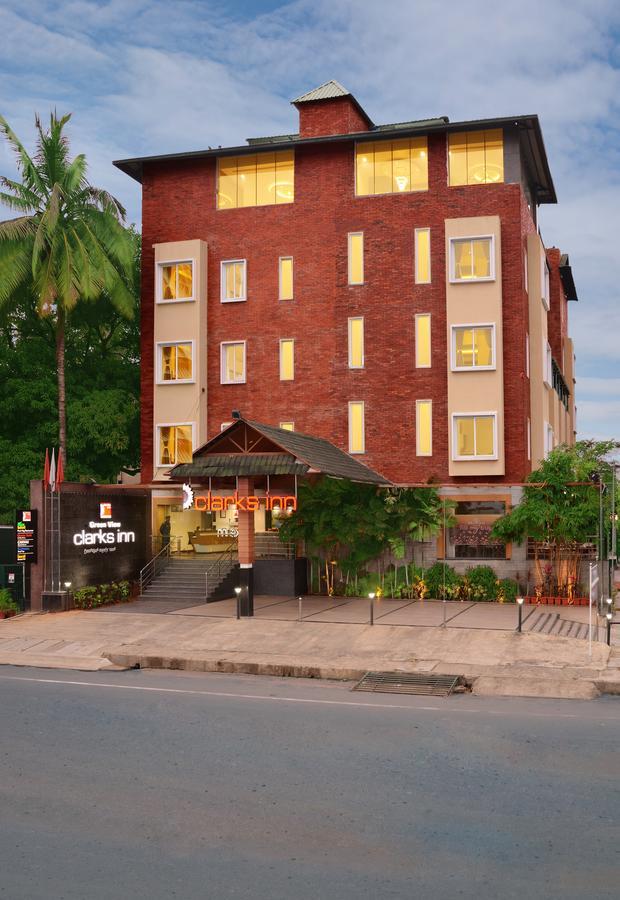 Hotel Royal Ritis Shimoga Esterno foto