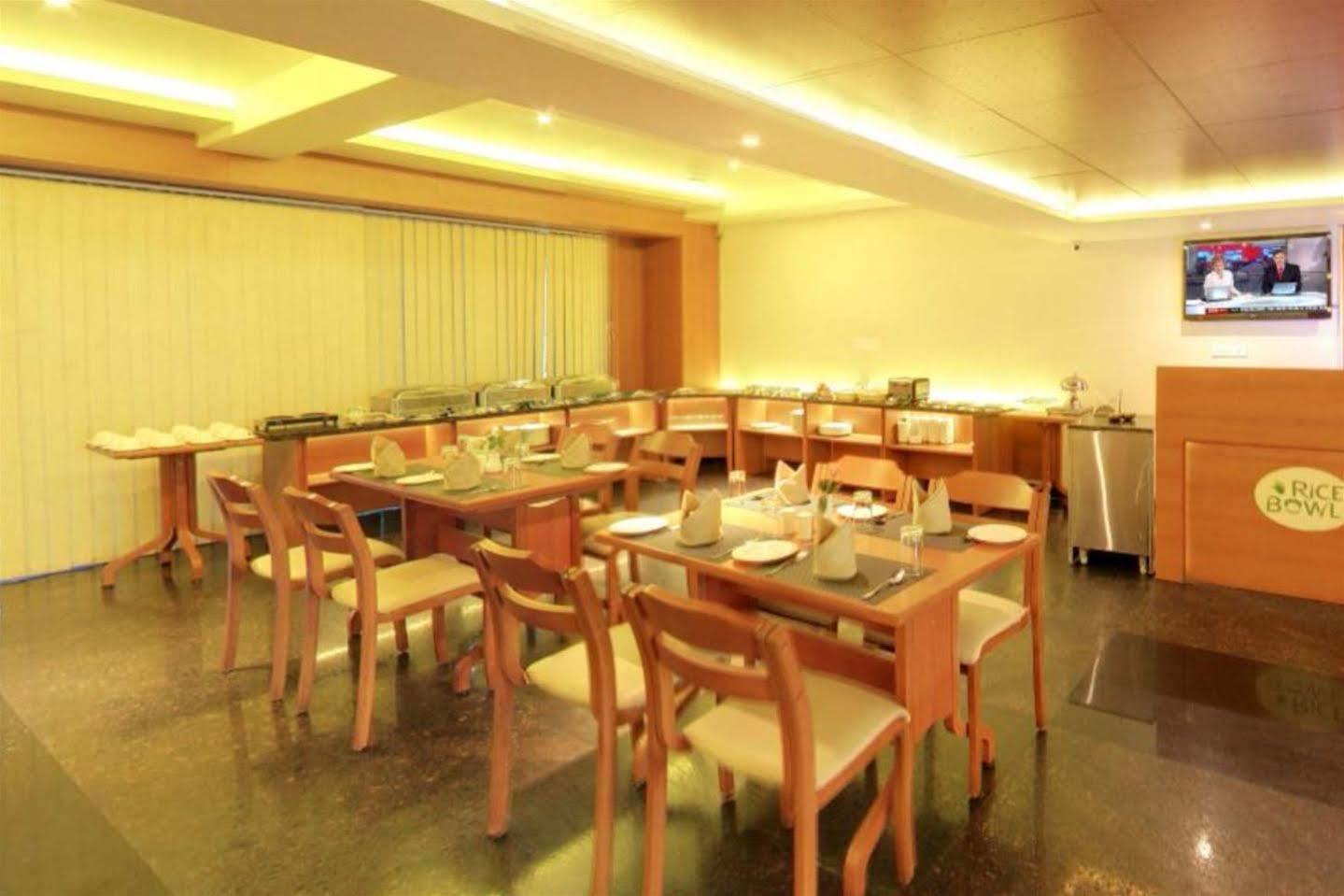 Hotel Royal Ritis Shimoga Esterno foto