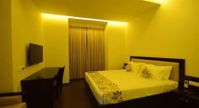 Hotel Royal Ritis Shimoga Esterno foto